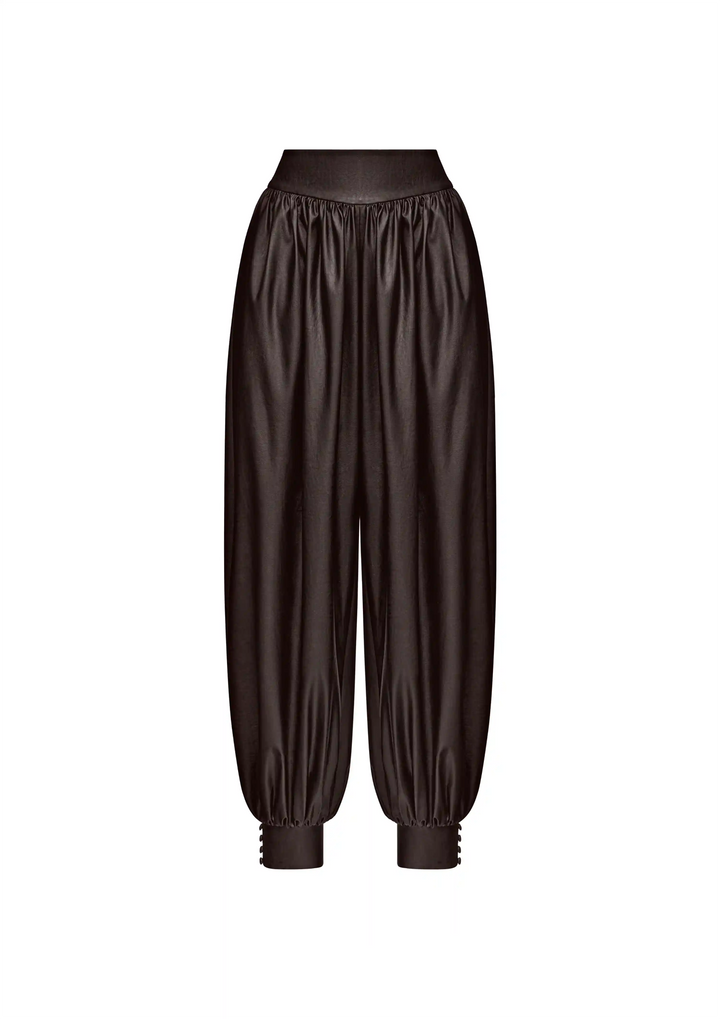 Chanelle-Kerelin, skirt and top made of black eco-leather