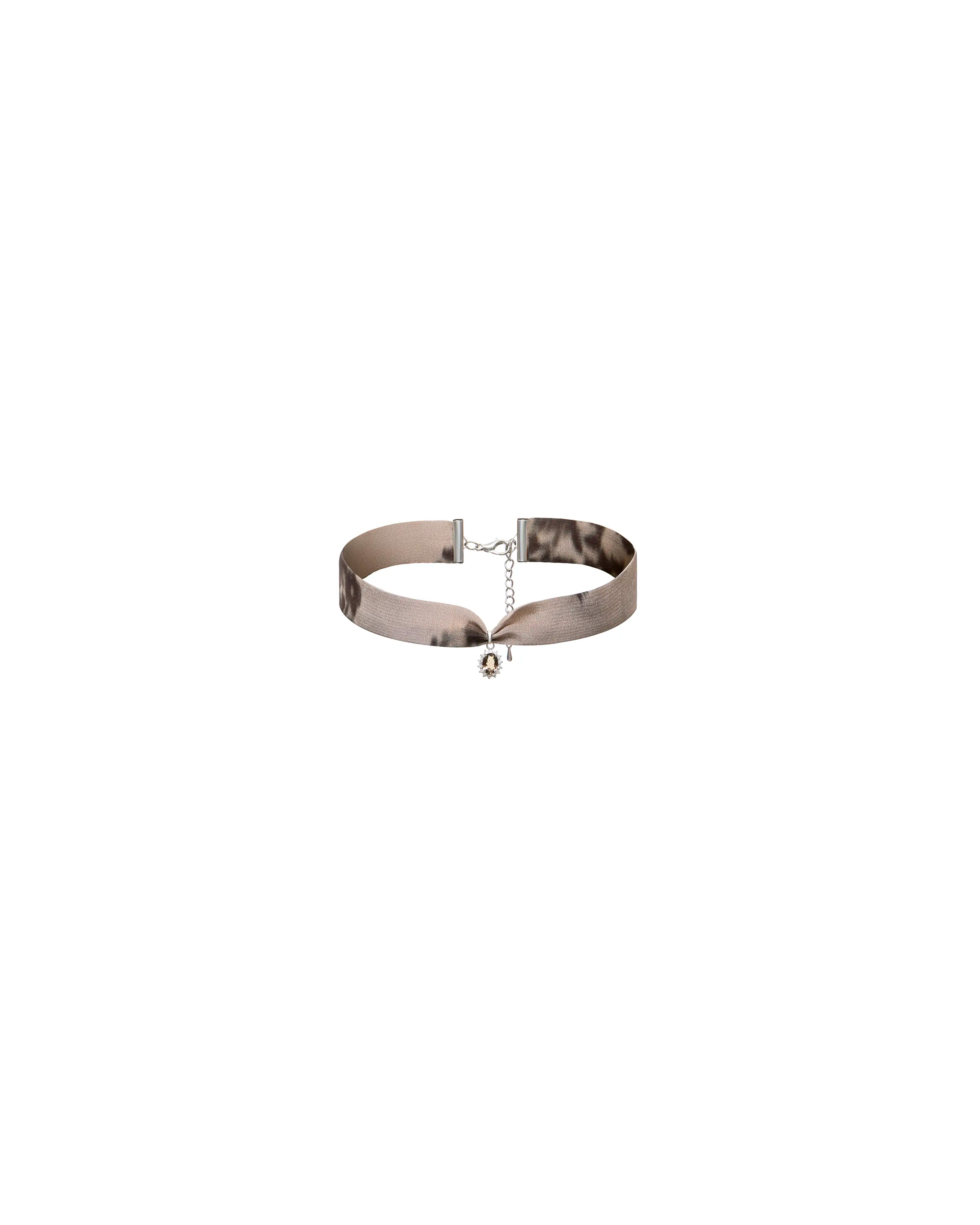 Arin, beige crepe de chine choker with pendant and chocolate flowers