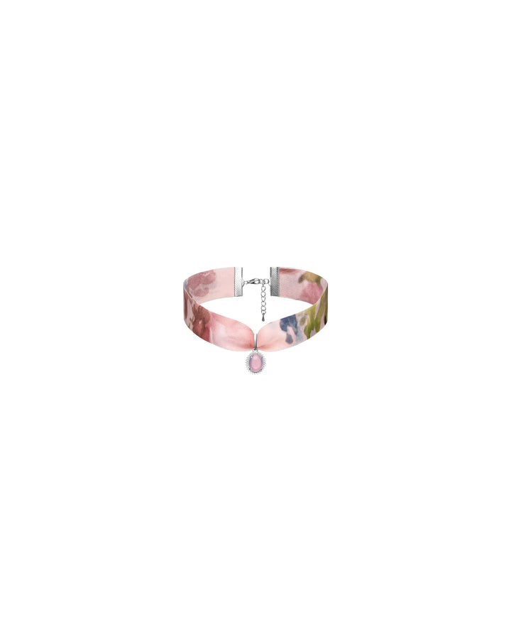 Arin, choker with a pendant in light pink chiffon with a floral print