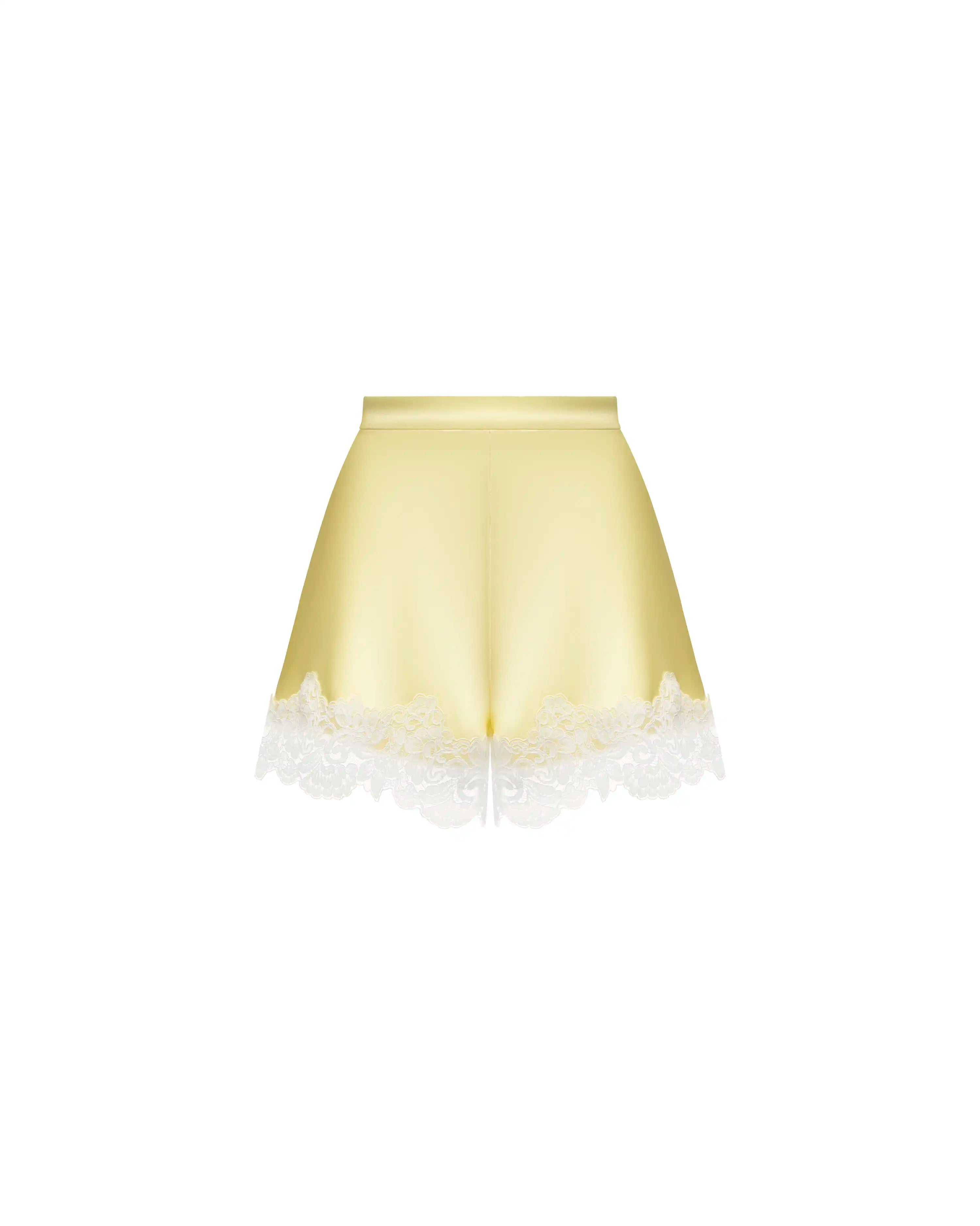 Odie, shorts in yellow satin with lace trim