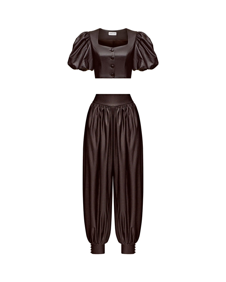 Chanelle-Evie, top and trousers made of chocolate eco-leather