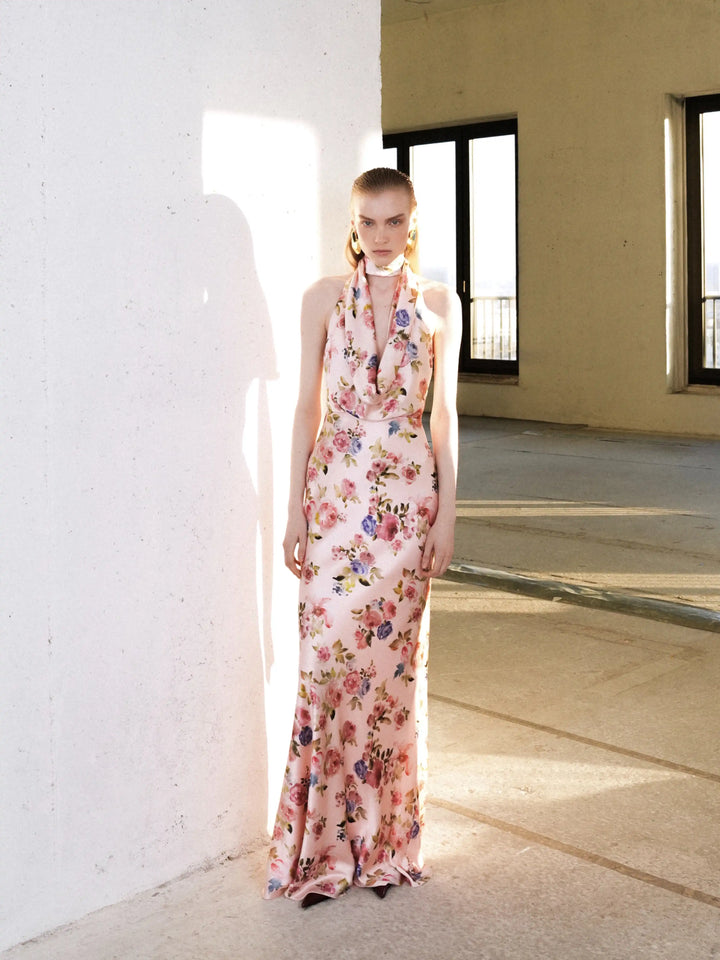 Alia maxi, maxi dress in light pink satin with a floral print