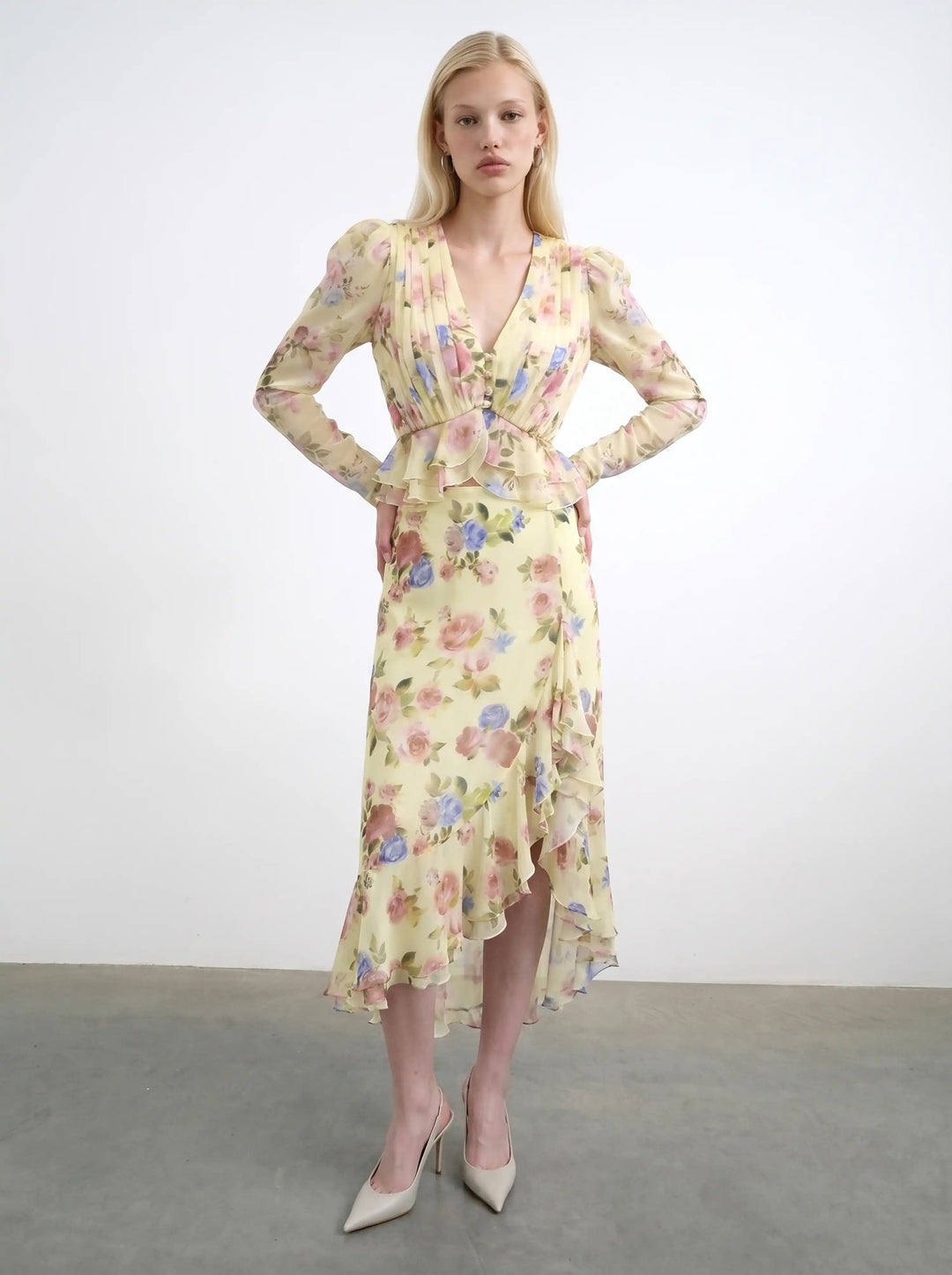 Carmen, midi skirt in pale yellow chiffon with a floral print