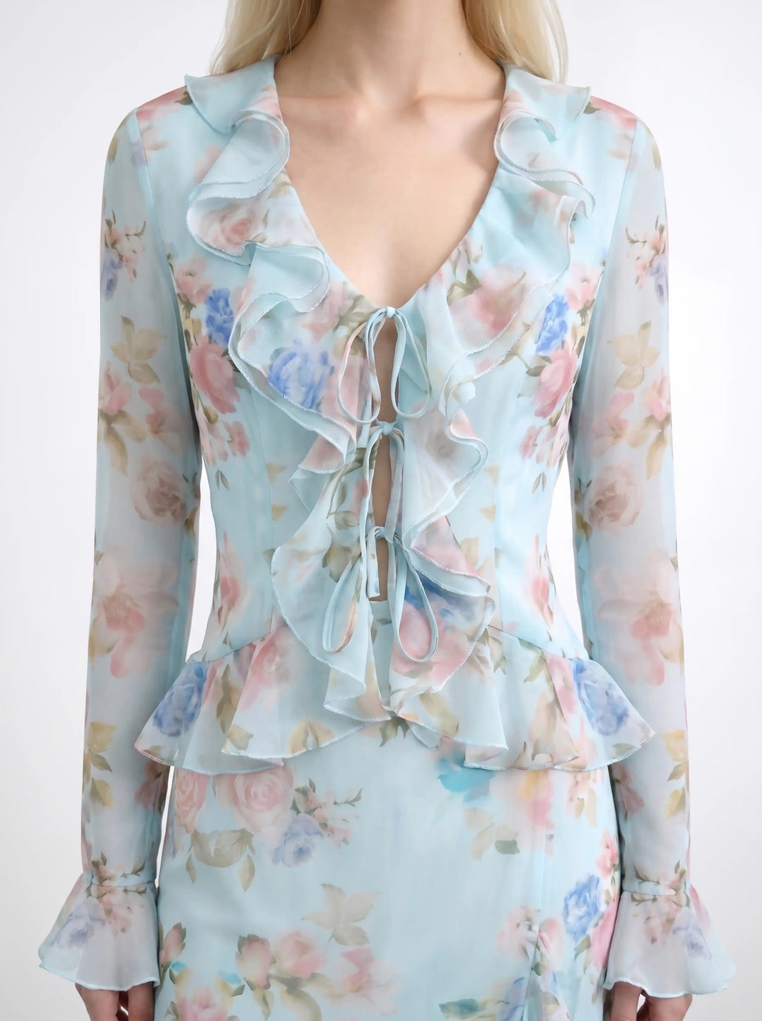 Ruzana, blouse with sleeves and ruffles in blue chiffon with a floral print