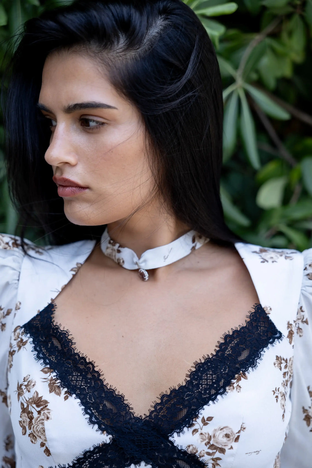 Arin, milky crepe de chine choker with pendant and brown flowers