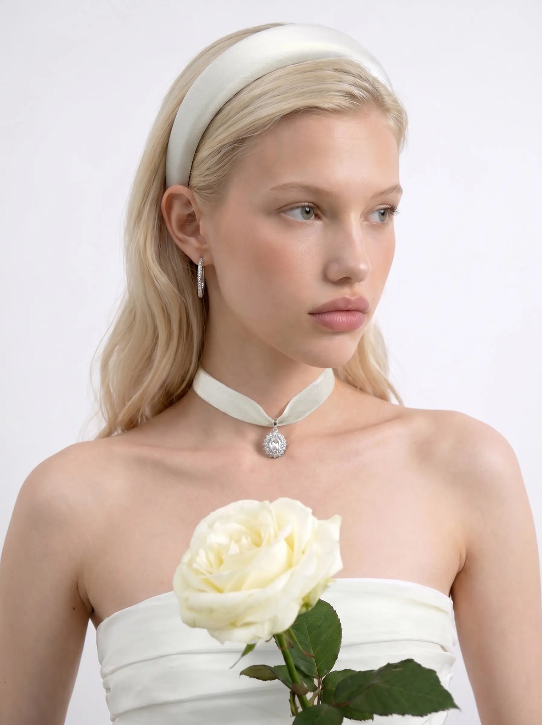 Arin, ivory taffeta choker with crystal