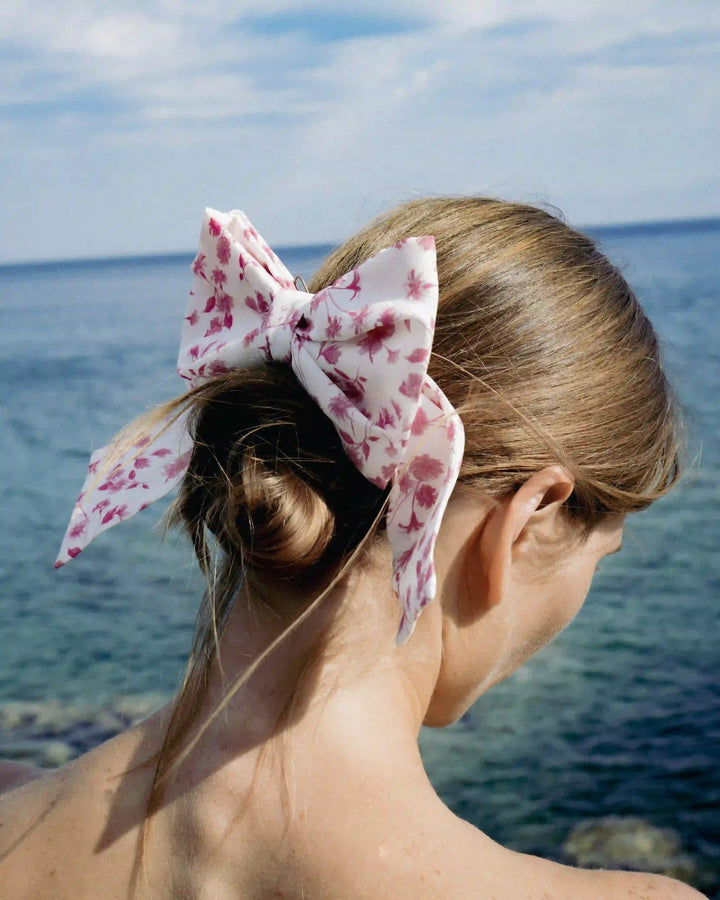 Mirella, hairclip bow made of ivory crepe de chine with small light pink flowers