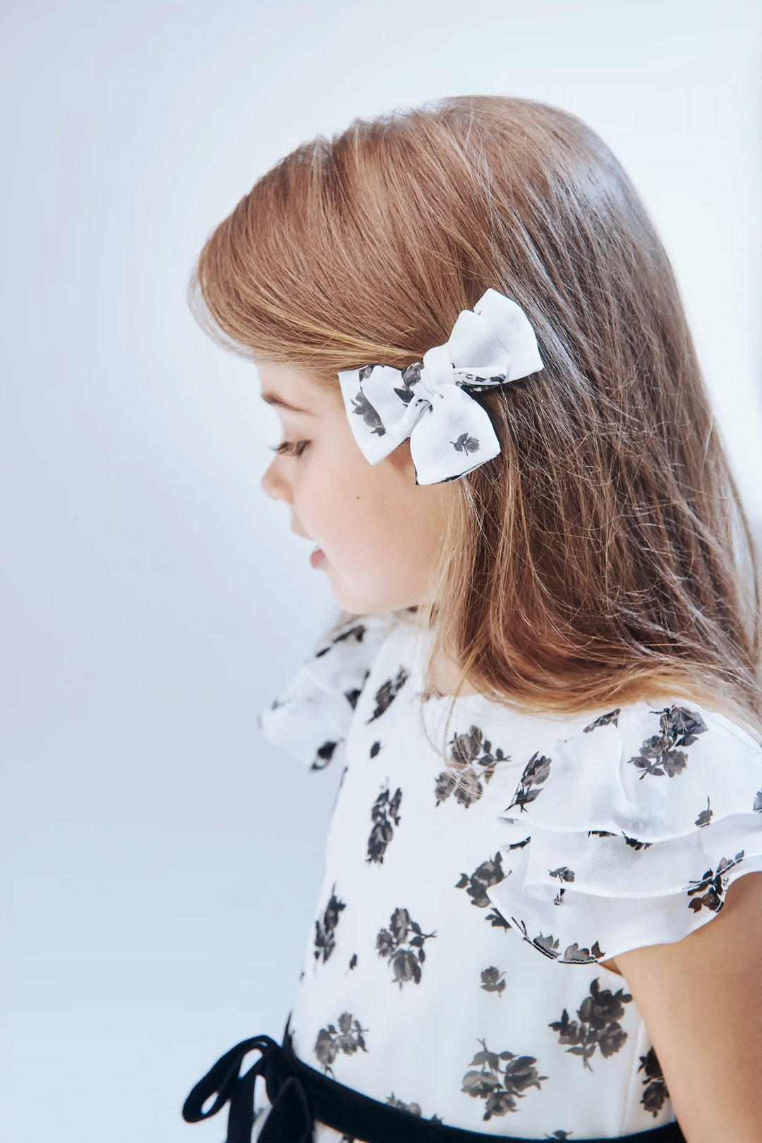 Mimi, children's hair bows made of black satin with floral print