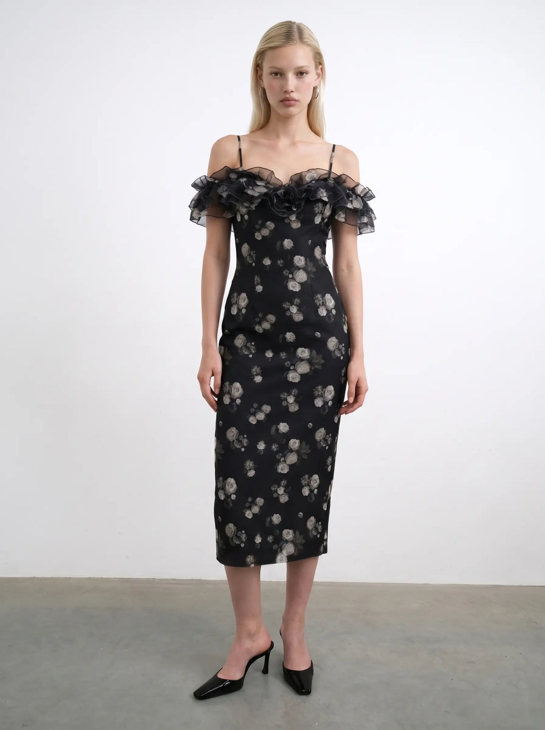 May midi, midi dress in black organza with a floral print