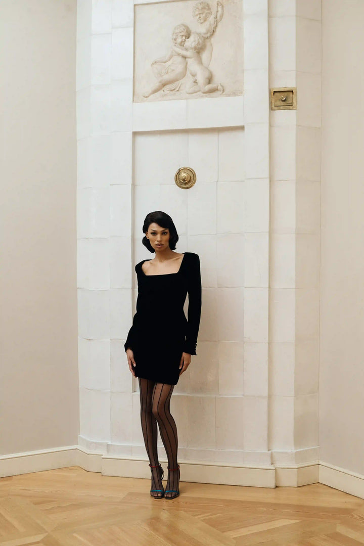 Mona no frill, mini skirt made of black velvet