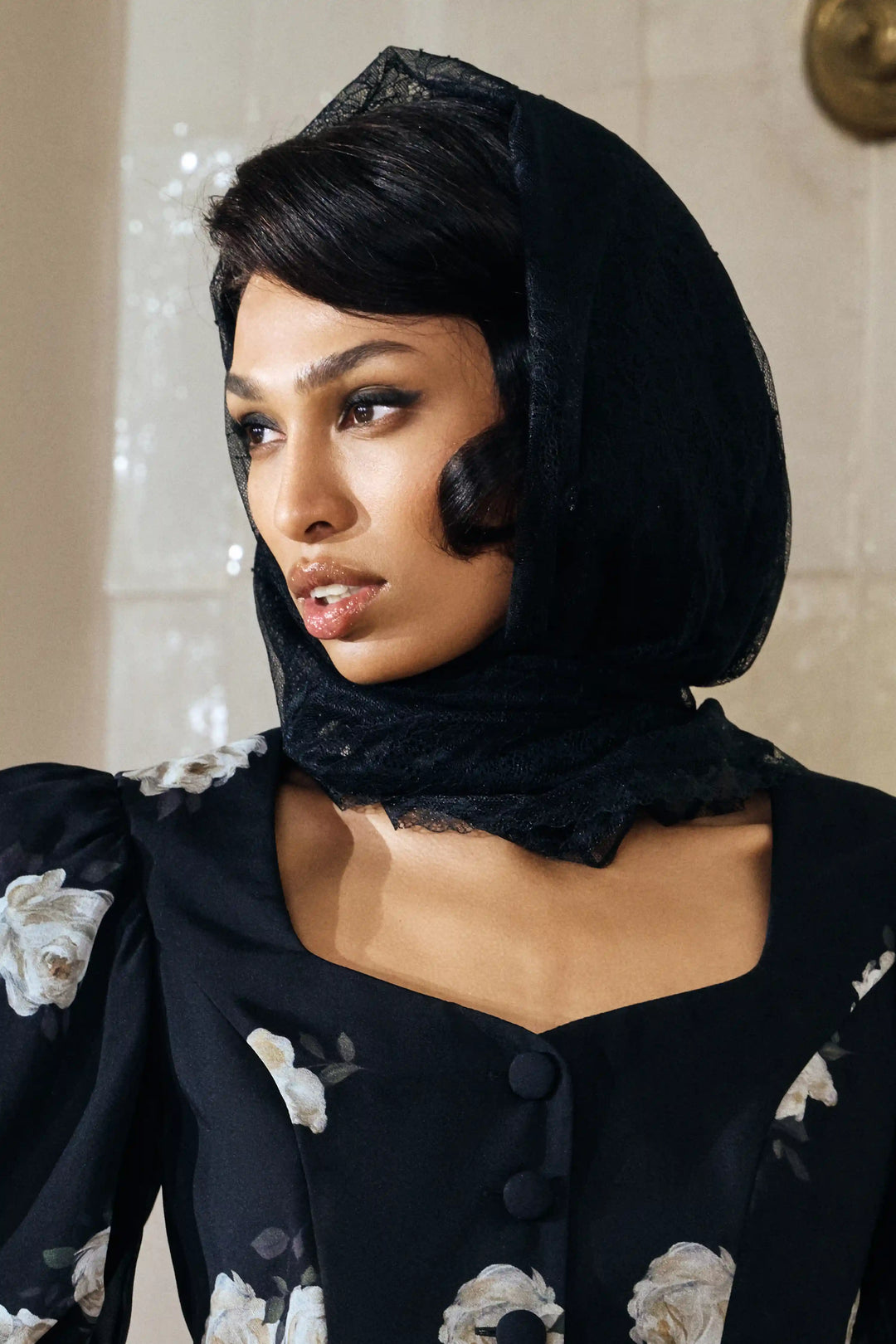 Leticia, headscarf made of black lace