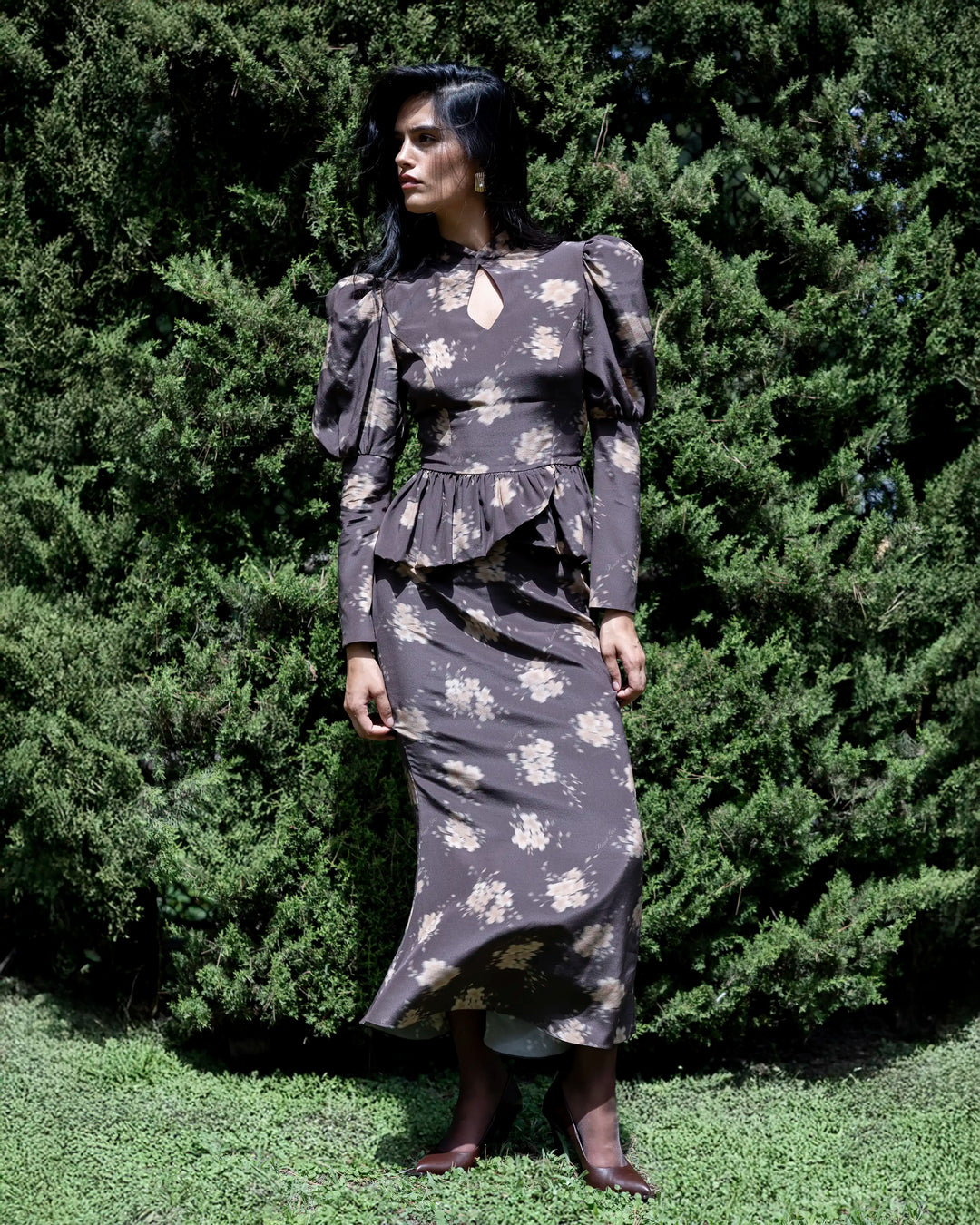 Kerelin midi, chocolate crepe de chine midi skirt with beige flowers