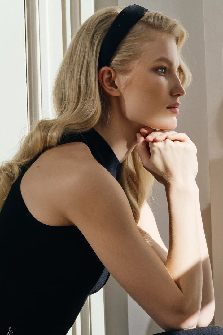 Noelia, headband made of black rayon with rhrinestones