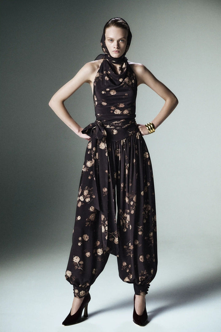 Evie, trousers with ruffles made of chocolate crepe de chine with floral print