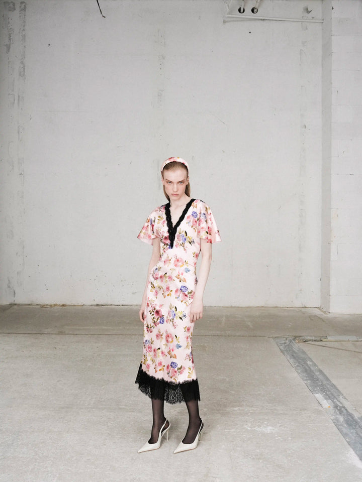 Odette midi, midi dress in light pink satin with a floral print and lace trim