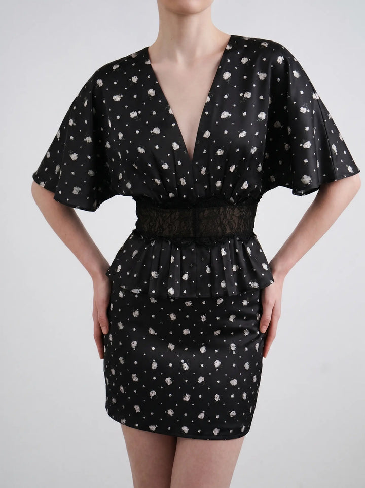 Mona mini, mini skirt in black satin with a floral print