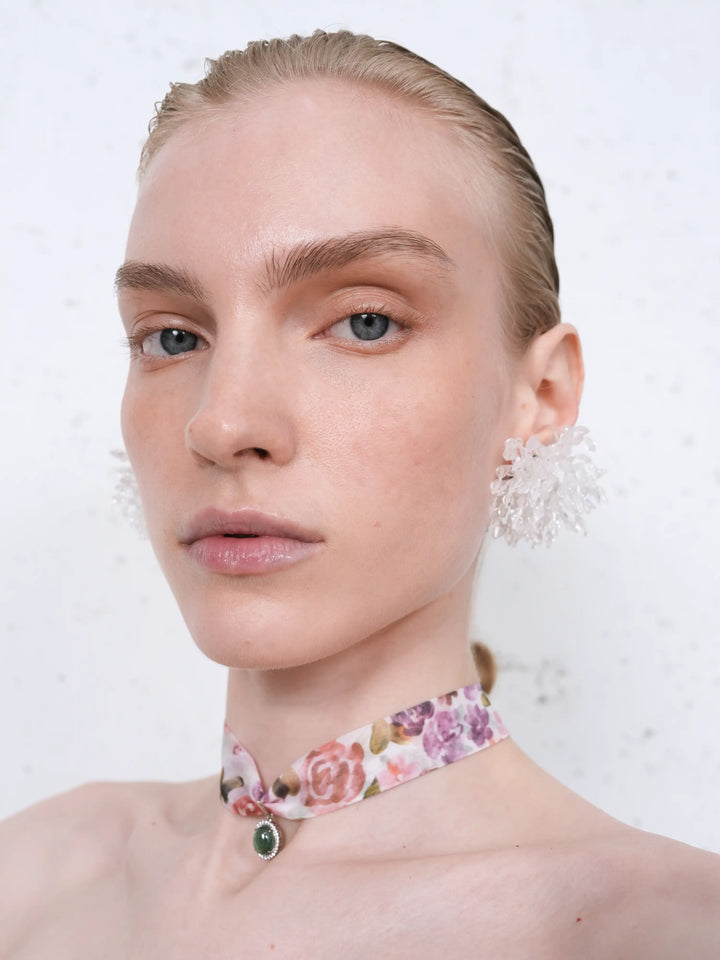 Arin, choker with a pendant in milk chiffon with a floral print