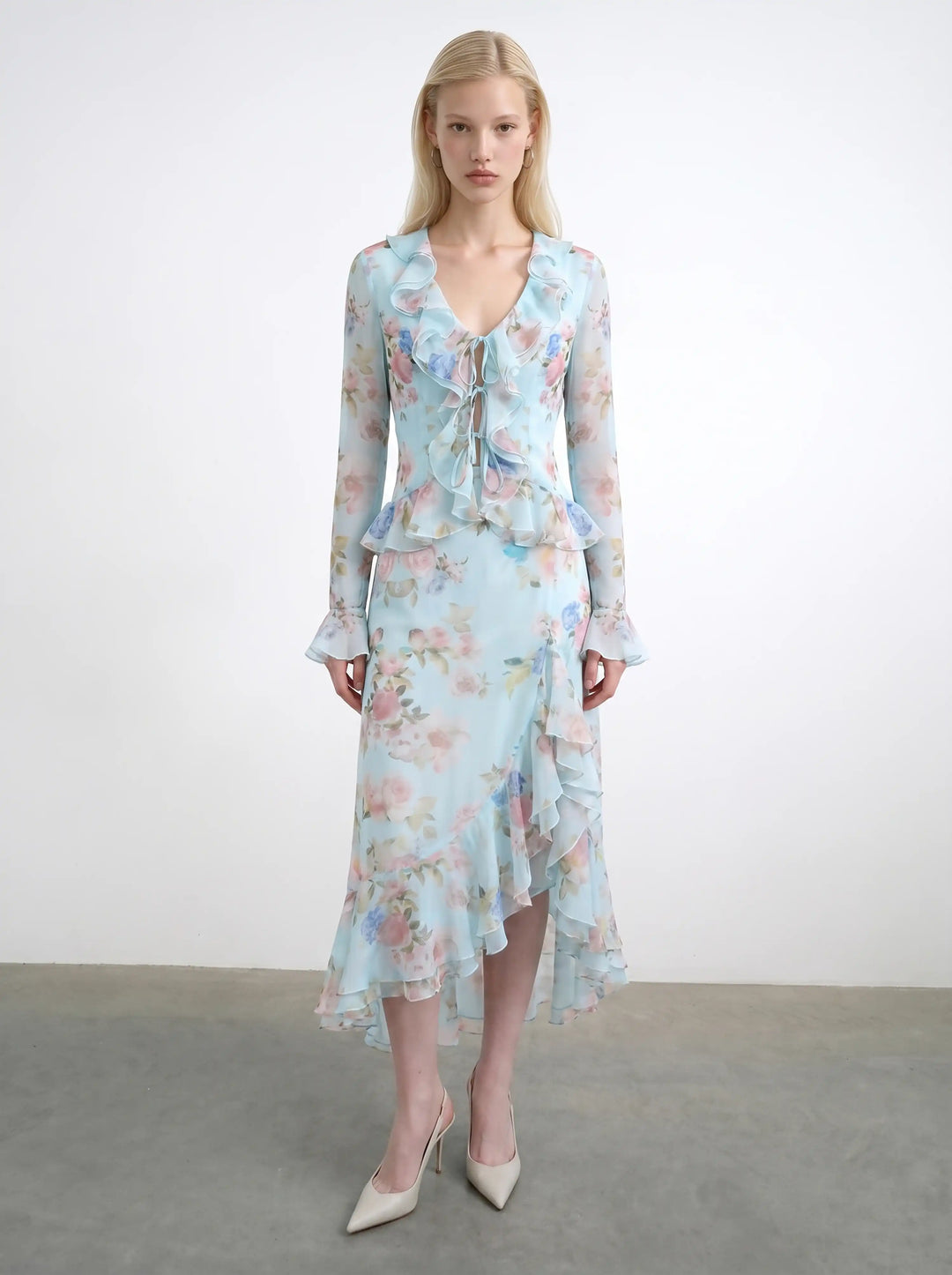 Carmen, midi skirt in blue chiffon with a floral print