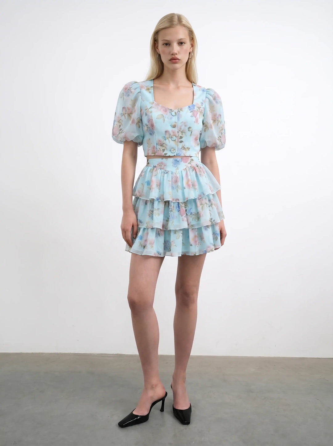 Betty mini, mini skirt in blue chiffon with a floral print