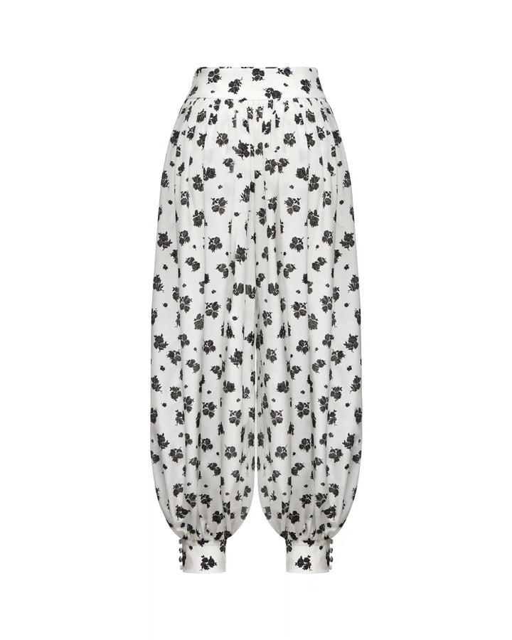 Evie, pants made of ivory crepe de chine with floral print
