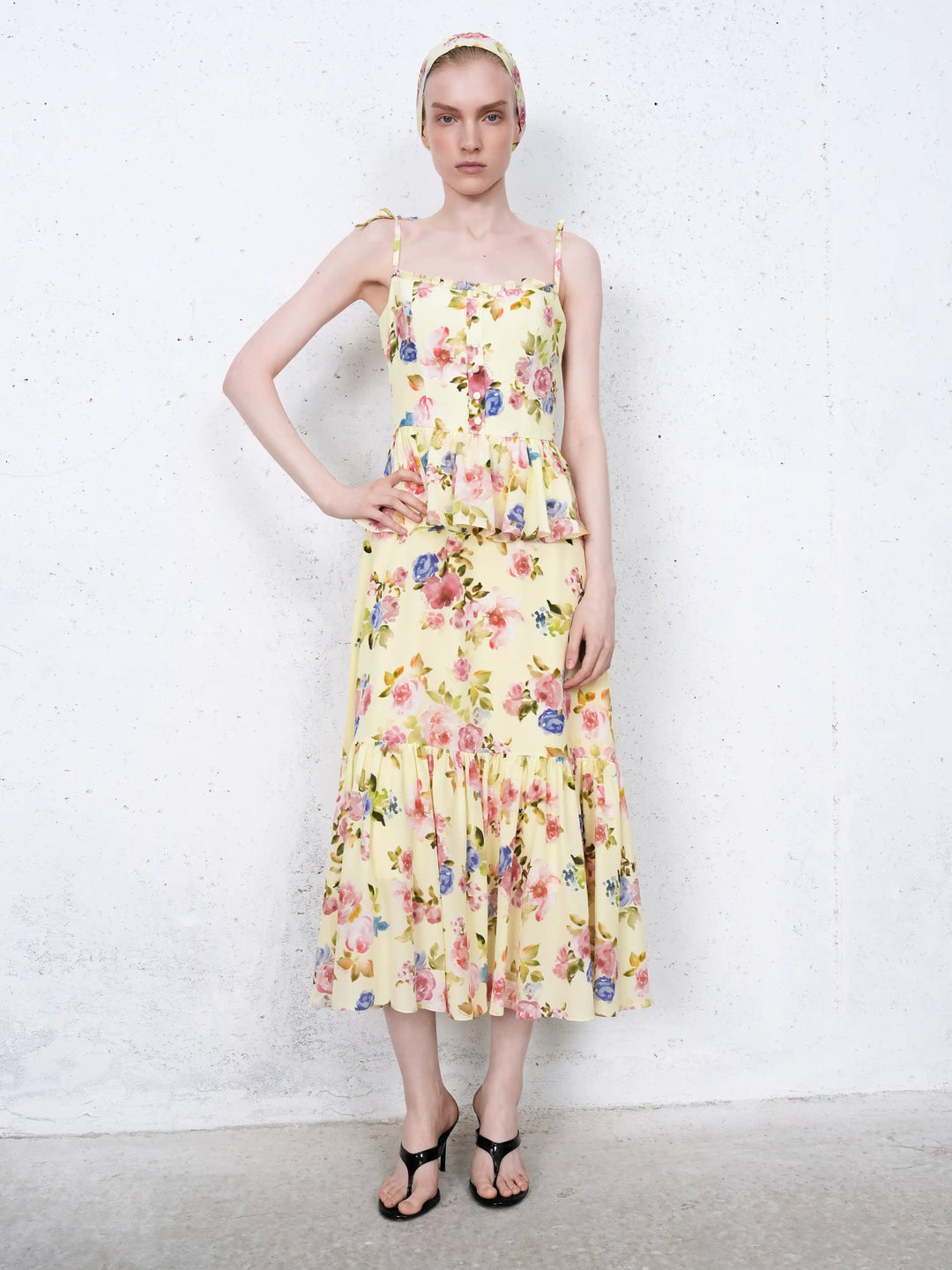 Perla midi, midi dress in pale yellow crepe de chine with a floral print