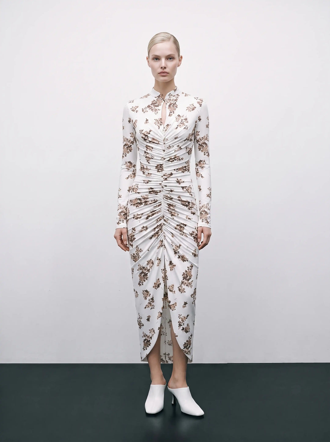 Ami midi, milky biflex midi dress with brown flowers