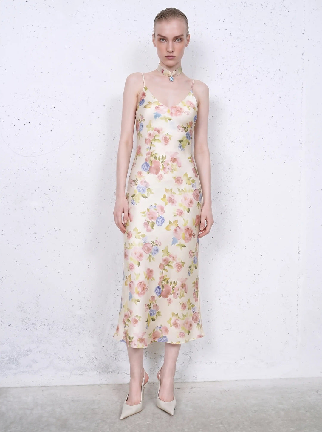 Cecil midi dress in milky satin with a floral print