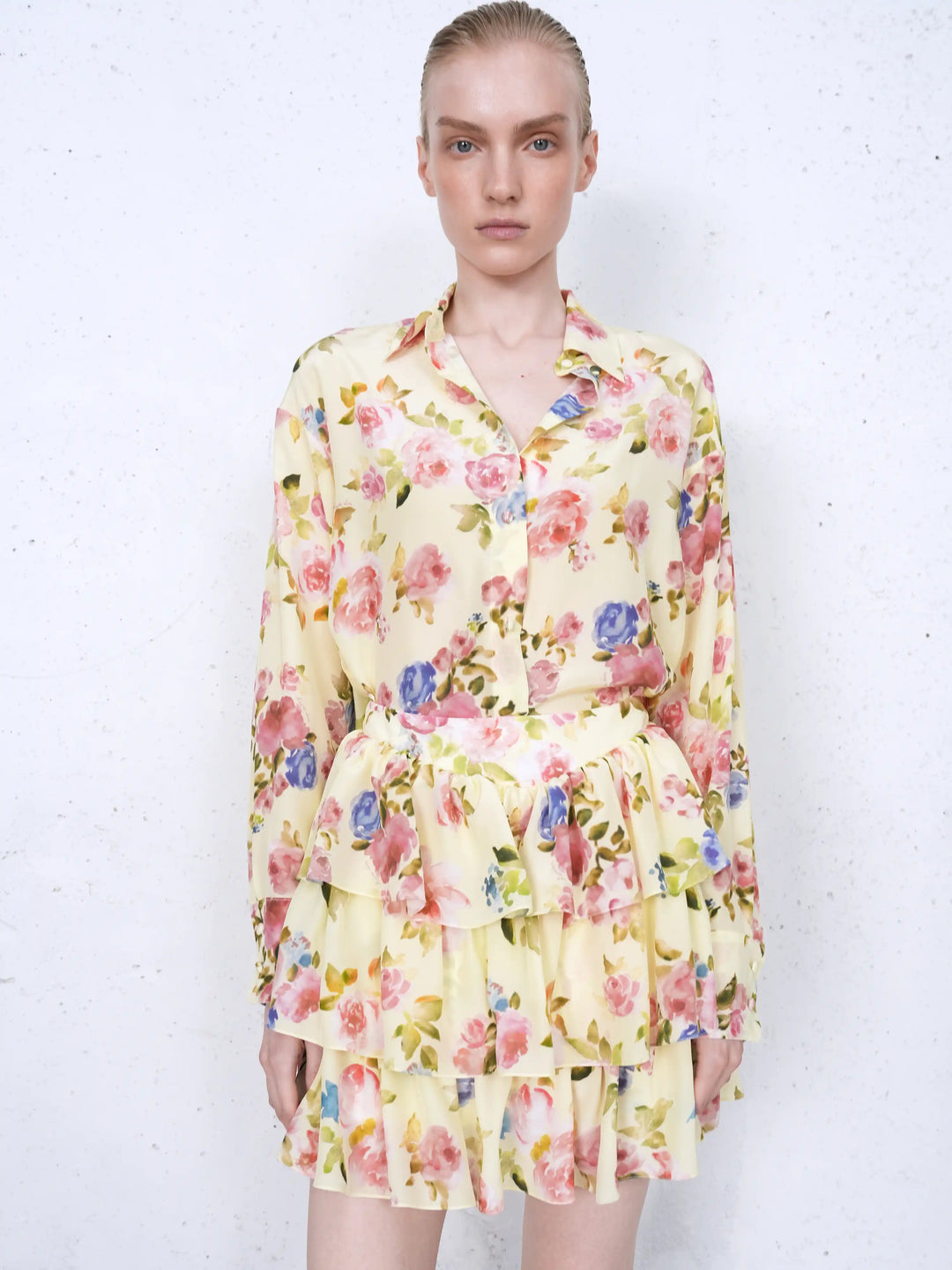 Harper, shirt in pale yellow crepe de chine with a floral print