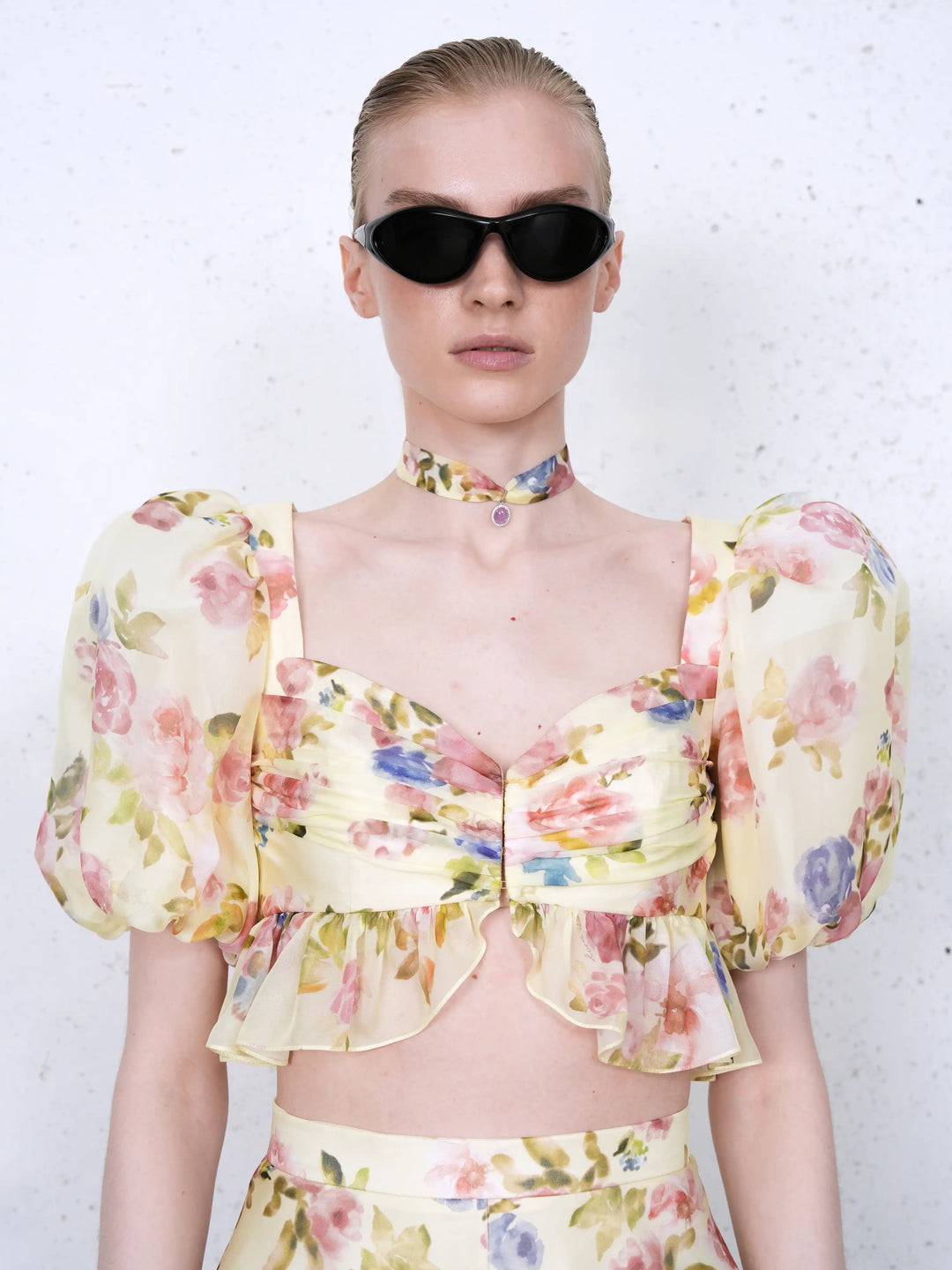 Melisa top, crop top in pale yellow chiffon with a floral print