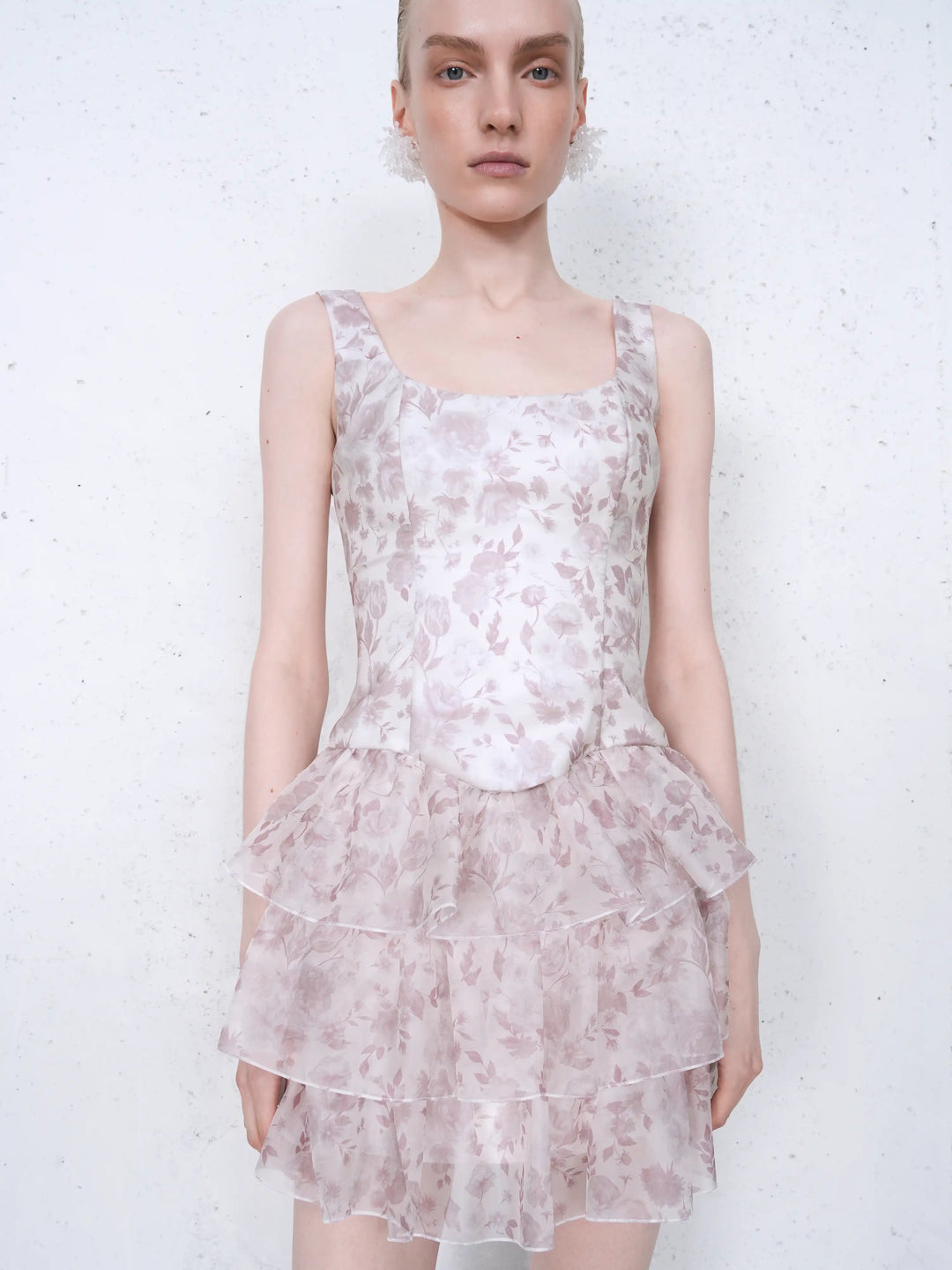 Vi, corset top in milky organza with a floral print
