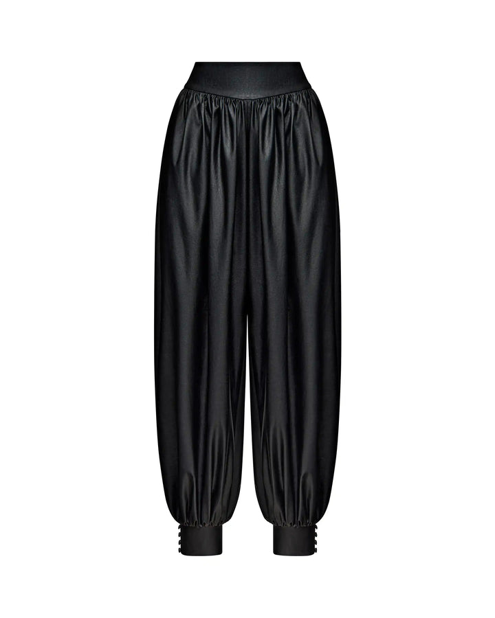 Chanelle-Evie, jacket and trousers made of black eco-leather