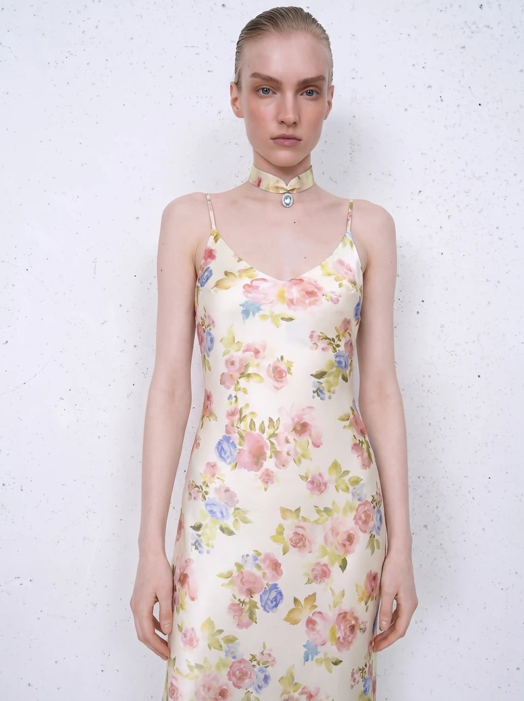 Cecil midi dress in milky satin with a floral print
