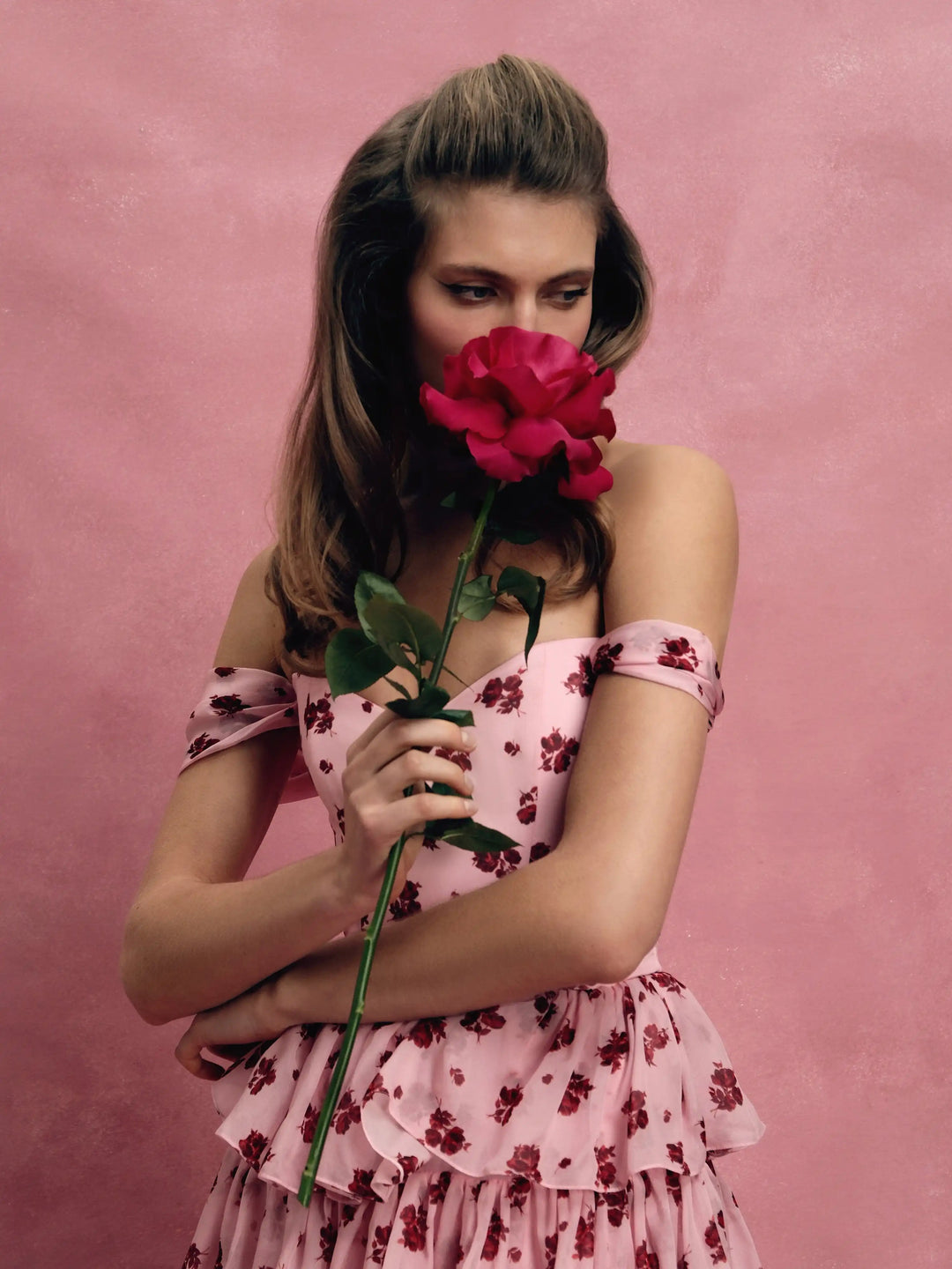 Lisen midi, light pink chiffon midi dress with a floral print ROSES LACE Lisen midi, light pink chiffon midi dress with a floral print ROSES LACE