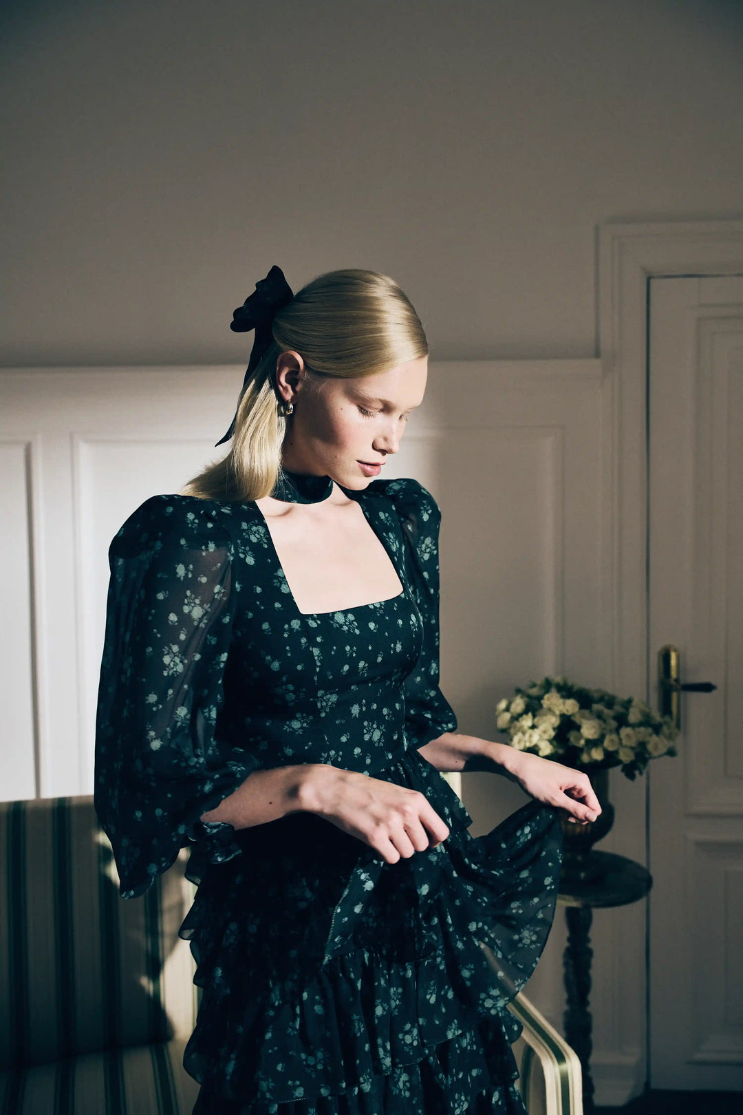 Valerie midi, midi dress made of dark green chiffon with a floral print