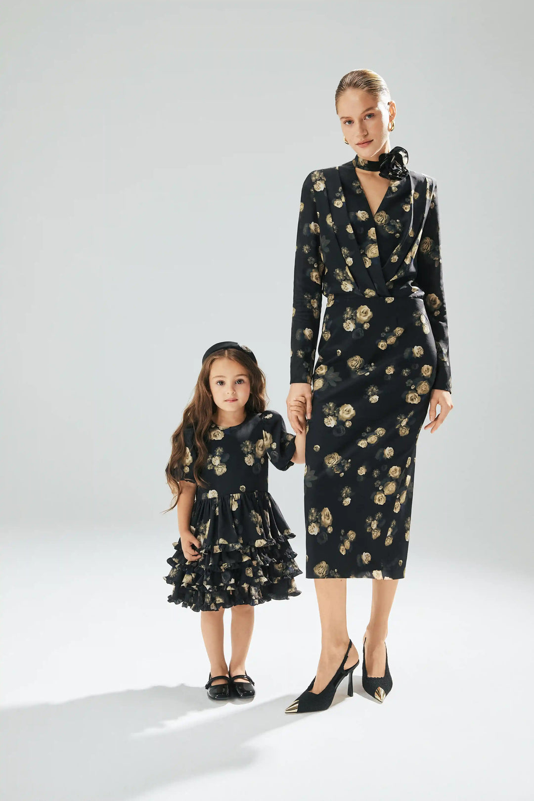Fifi frill, children's dress made of black crepe de chine with floral print