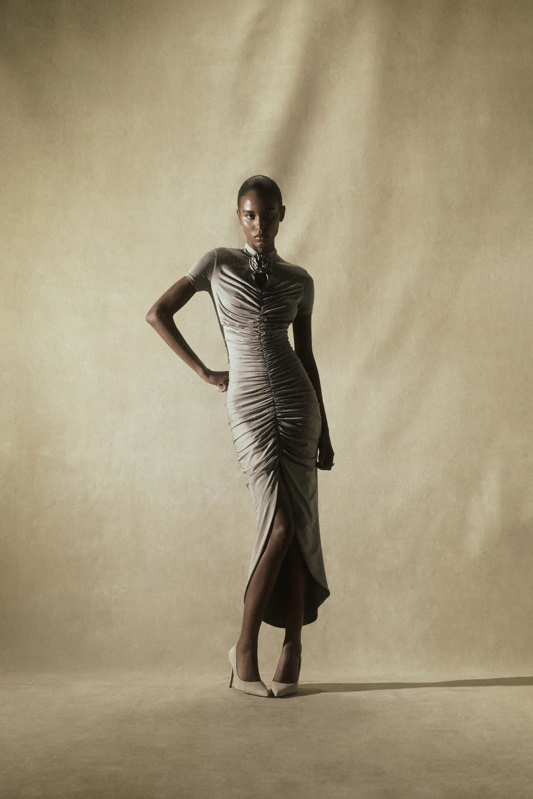 Amanda, midi dress with short sleeves made of gray biflex with rhinestones