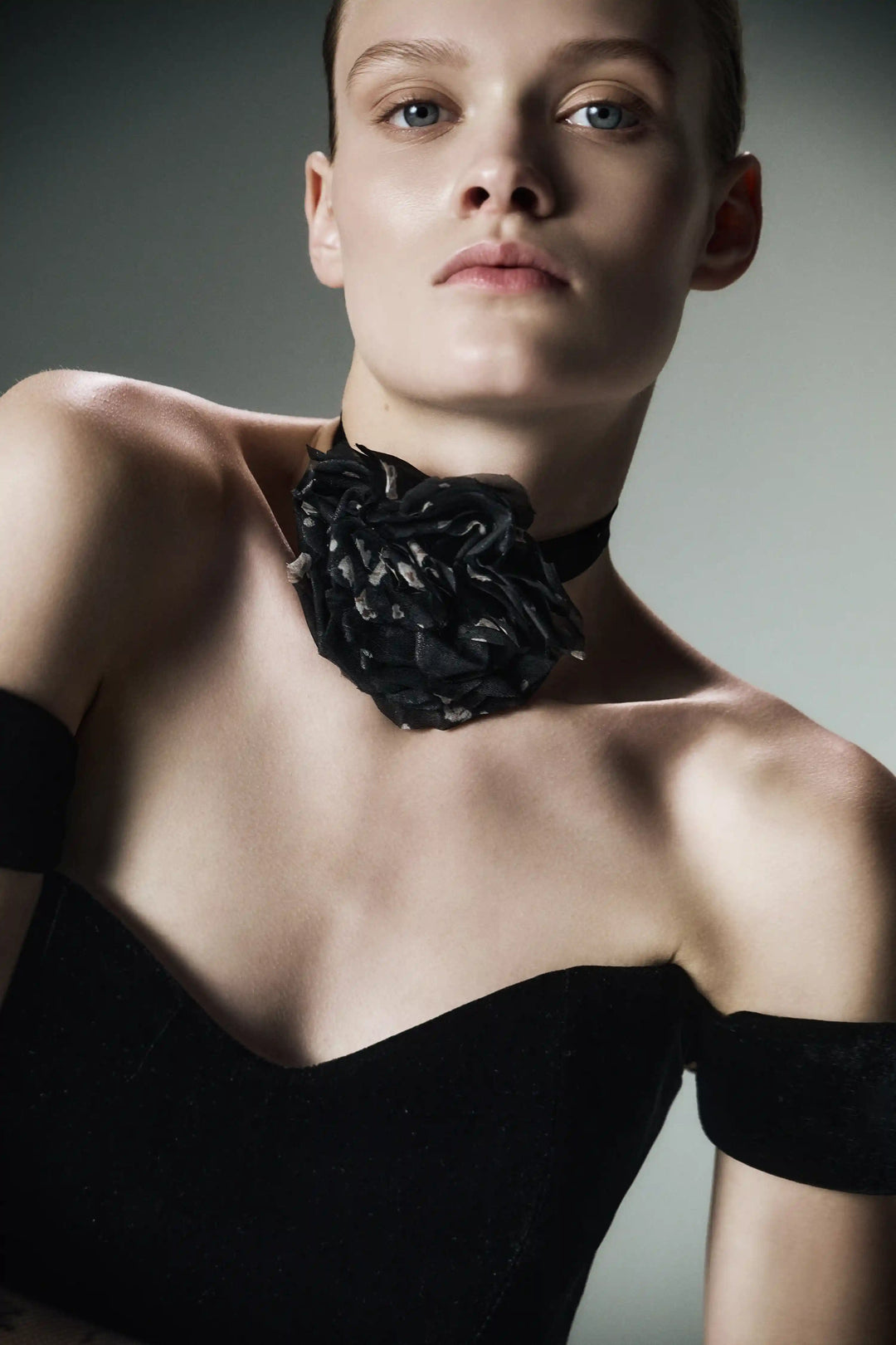 Floriena, choker with a rose made of black chiffon with small floral print