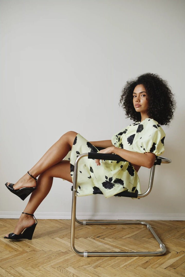 Kelly mini, mini dress made of yellow batiste with gray flowers