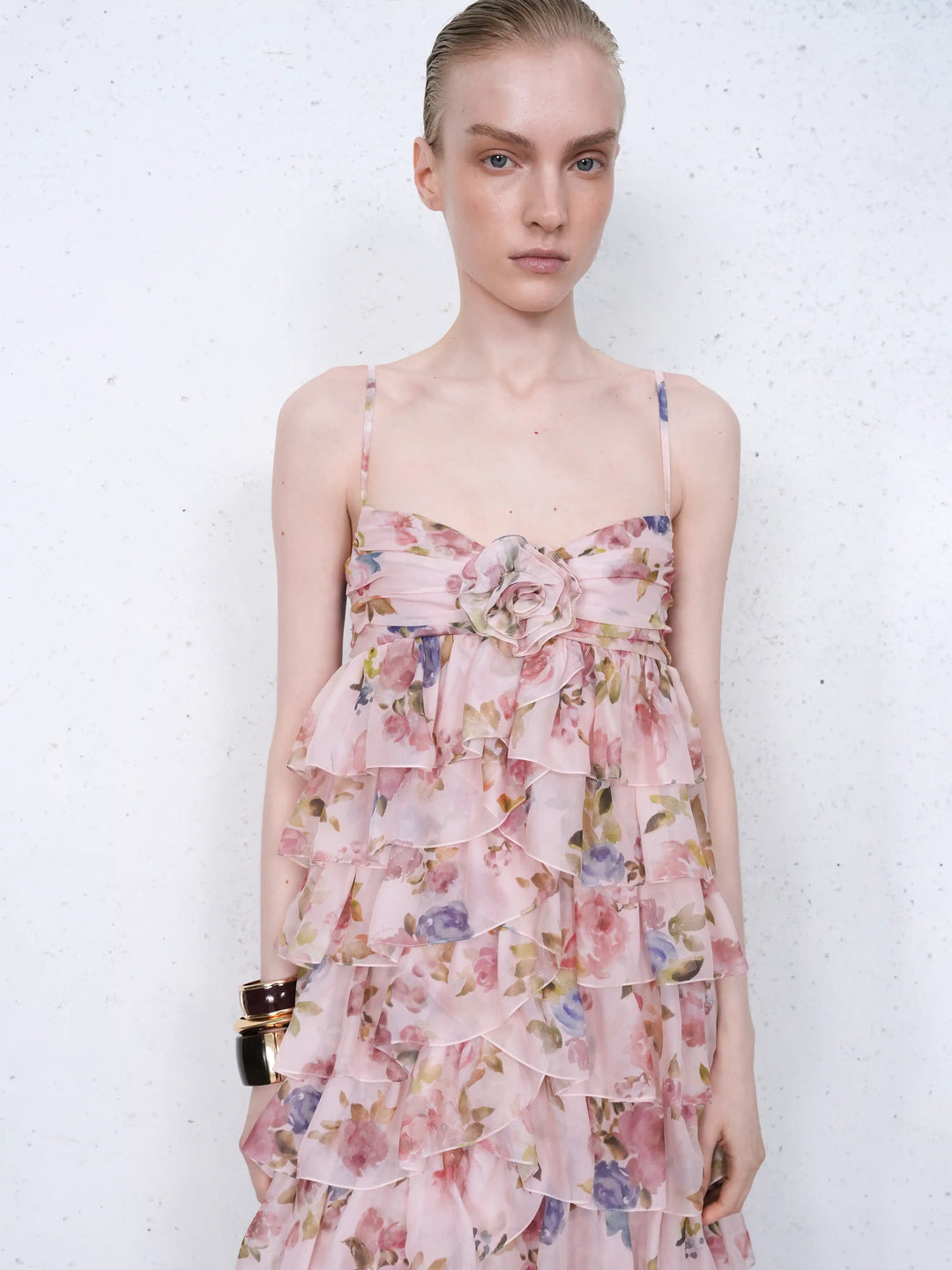 Willow maxi, maxi dress in pink chiffon with a floral print and a rose detail
