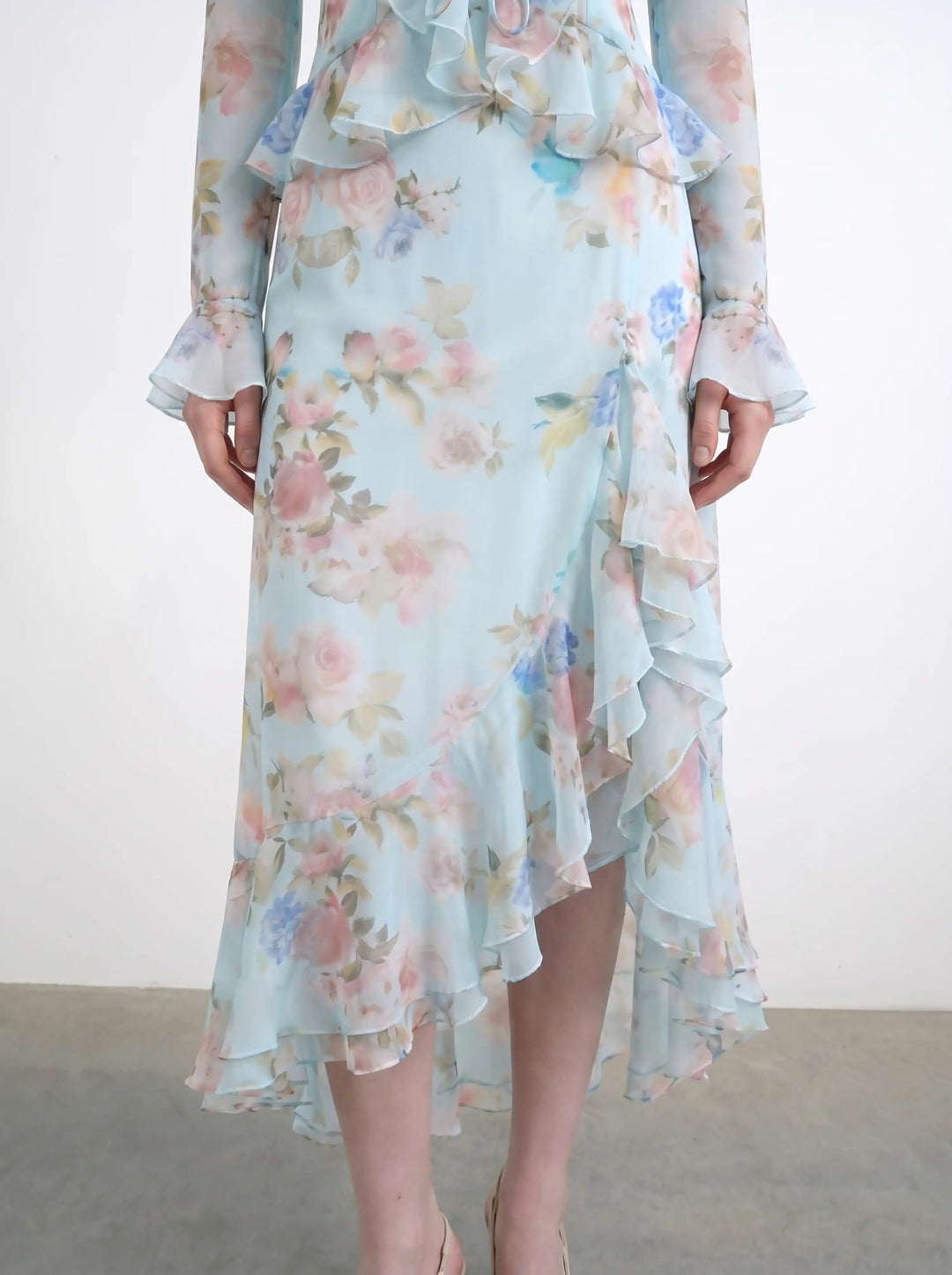 Carmen, midi skirt in blue chiffon with a floral print
