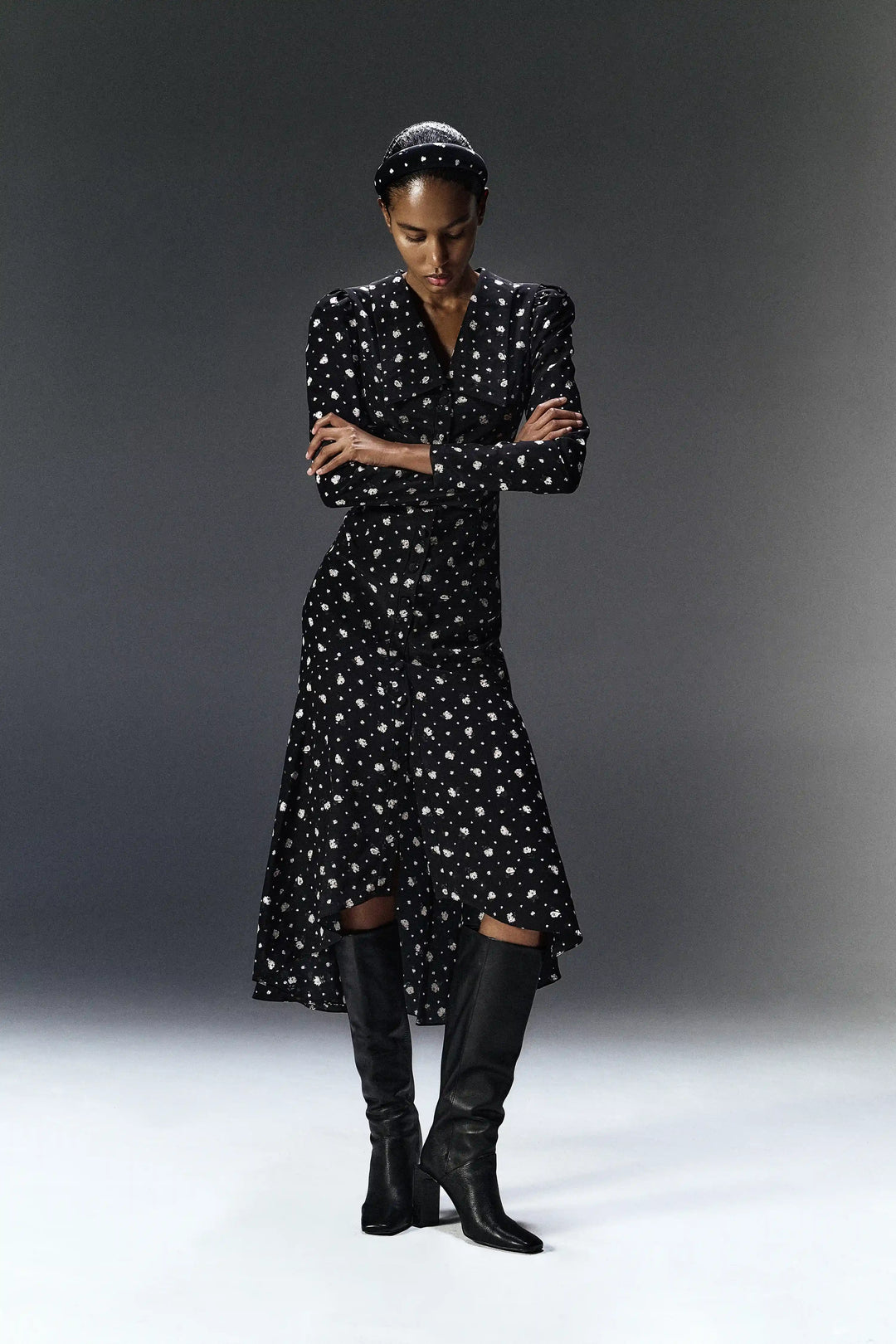 Audrice, midi dress made of black crepe de chine with small floral print