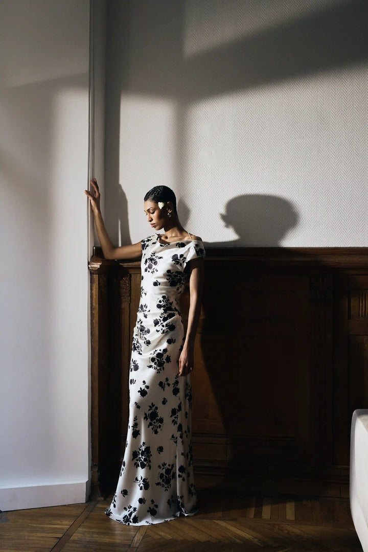 Lucy maxi, maxi dress made of ivory satin with floral print