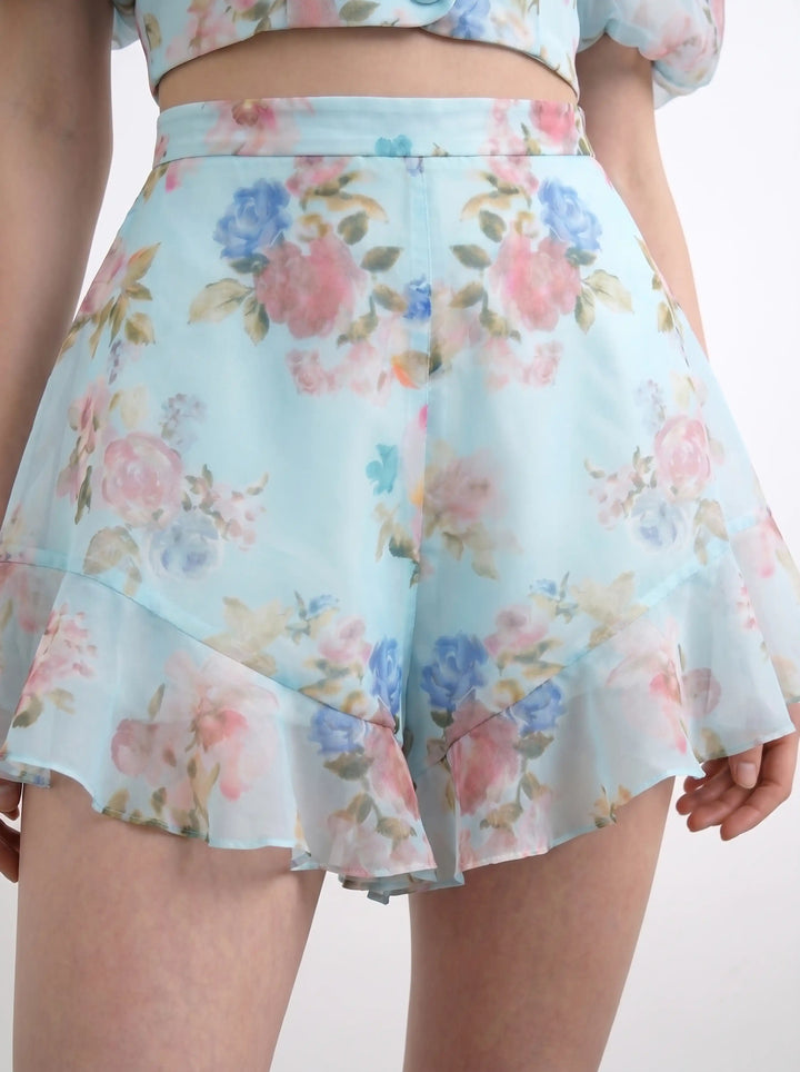Audrie, shorts with ruffles in blue chiffon with a floral print