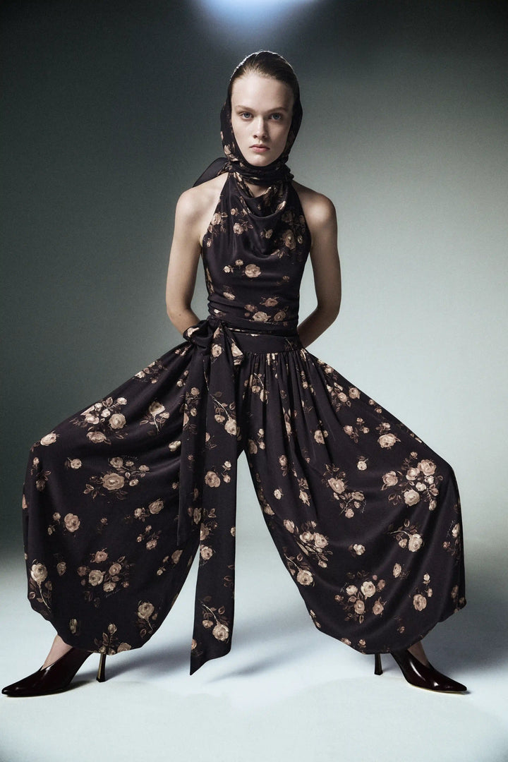 Evie, trousers with ruffles made of chocolate crepe de chine with floral print