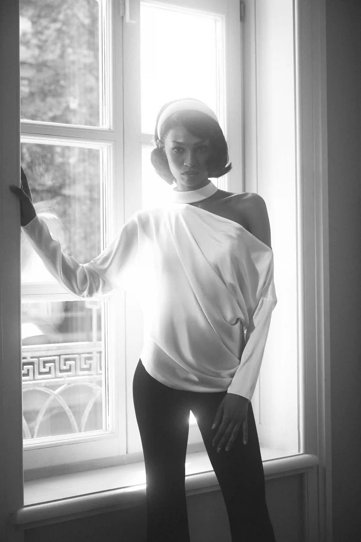 Anika top, top with long sleeves and a choker made of ivory satin