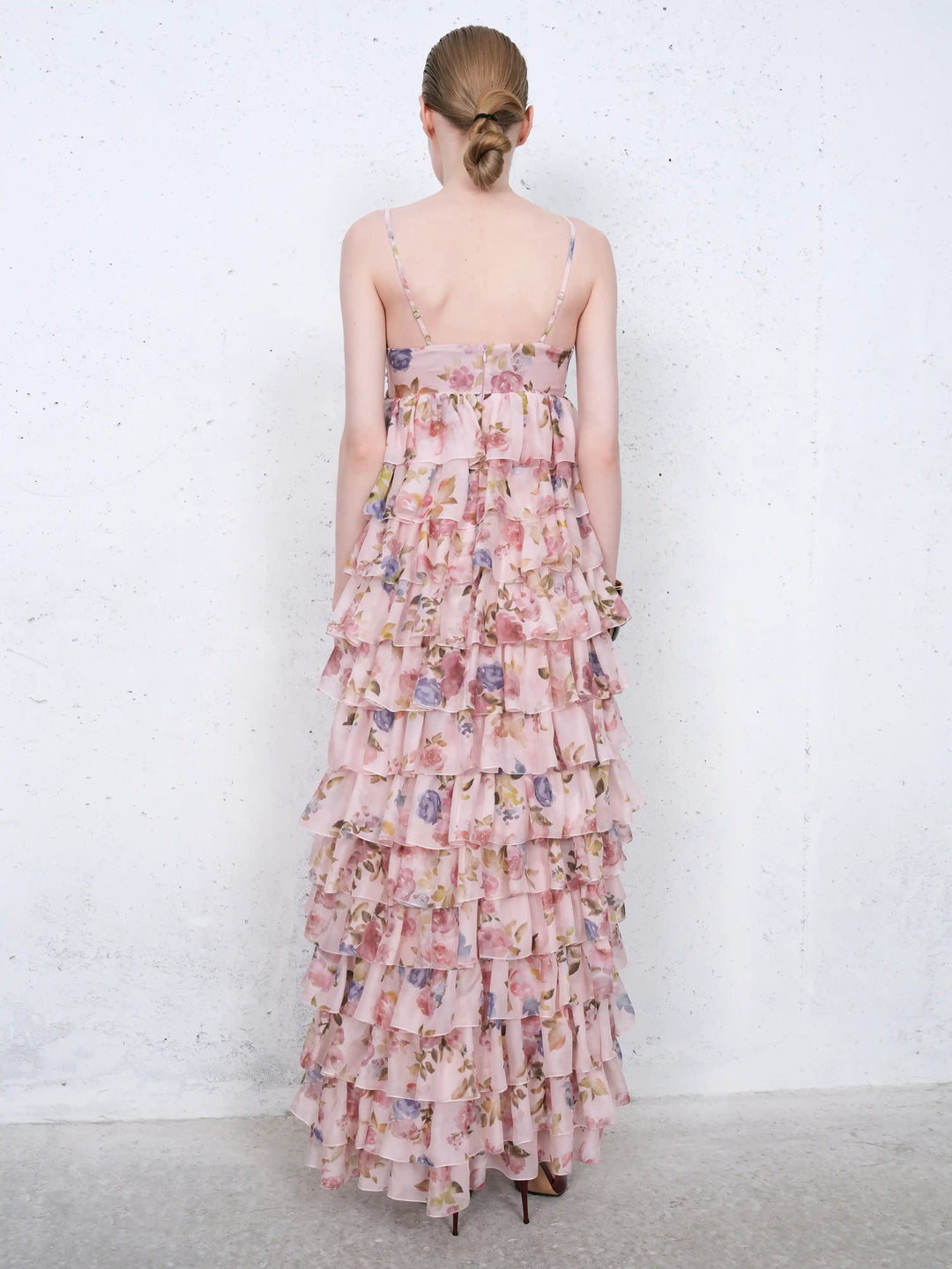 Willow maxi, maxi dress in pink chiffon with a floral print and a rose detail