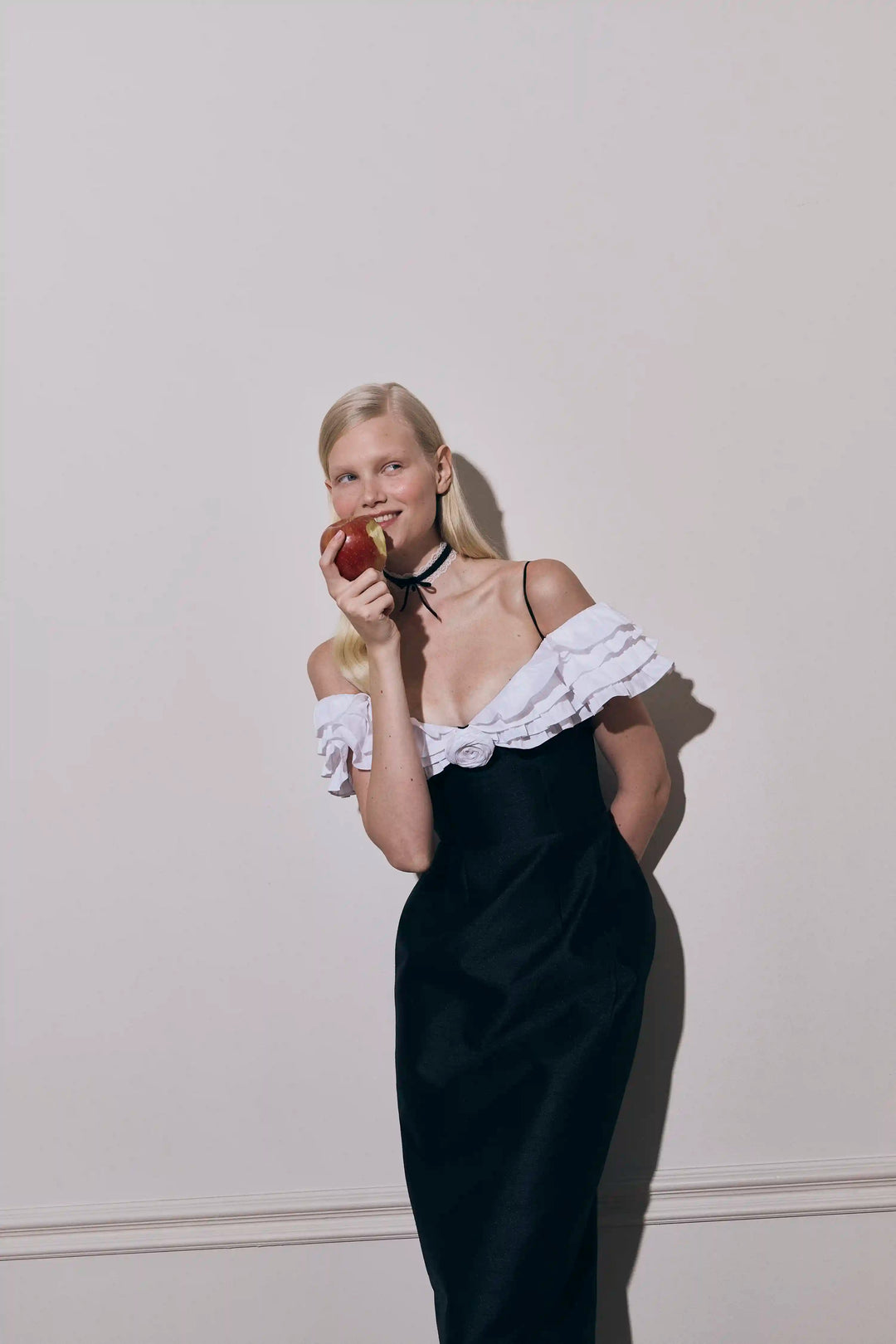 May midi, midi dress made of black taffeta with a rose