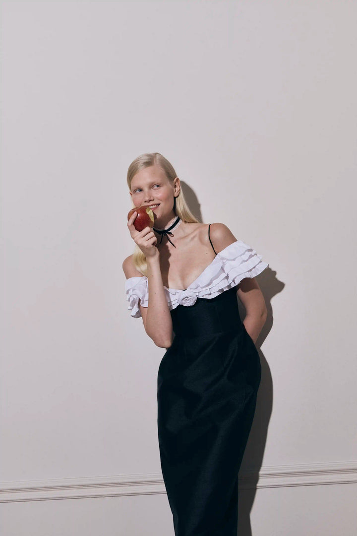 May midi, midi dress made of black taffeta with a rose