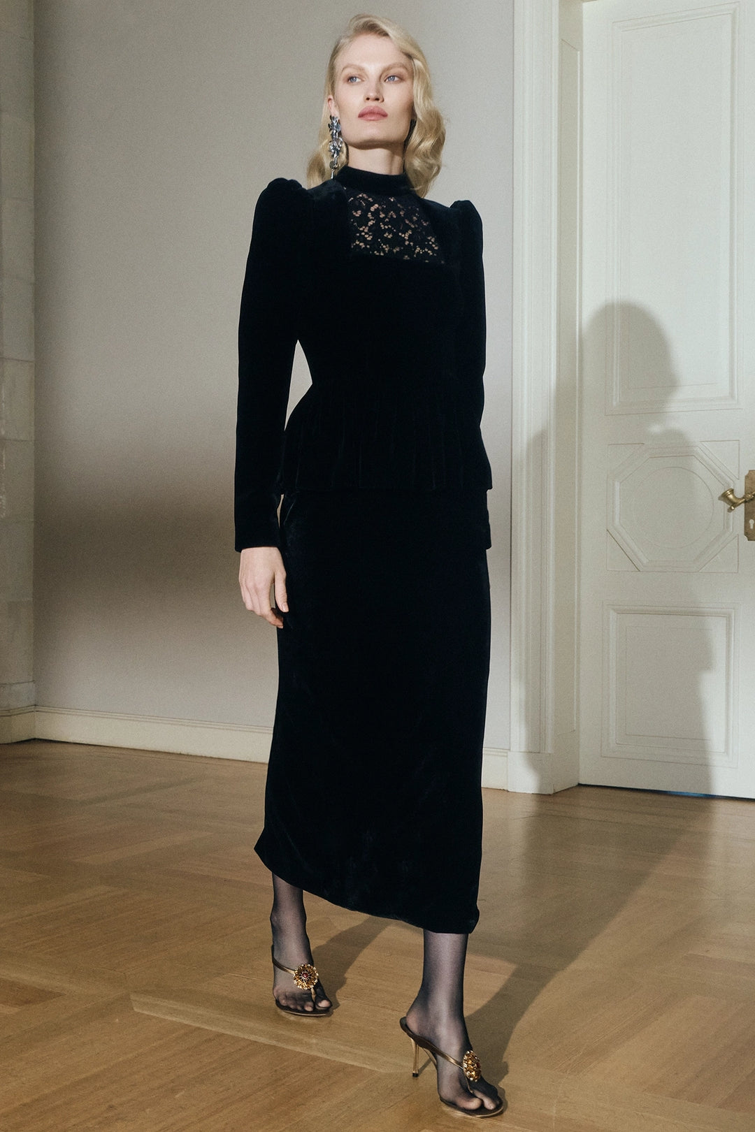 Adrianne, velvet pencil skirt