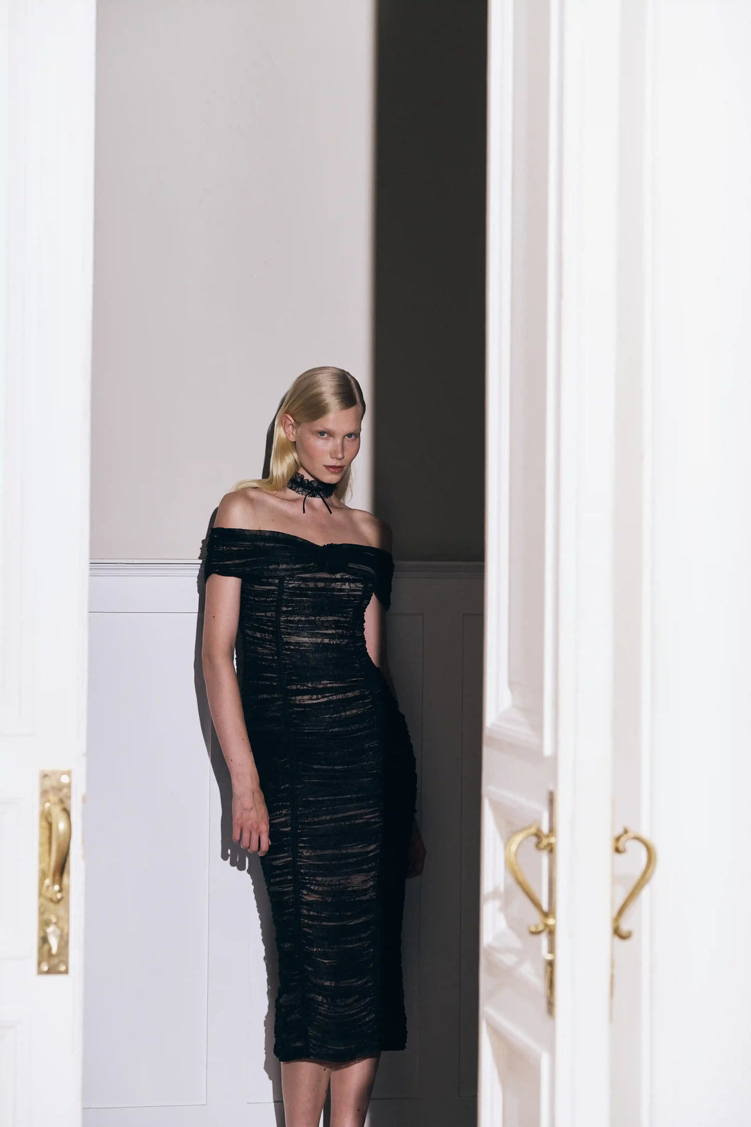 Fibi, midi dress made of black lace with a rose